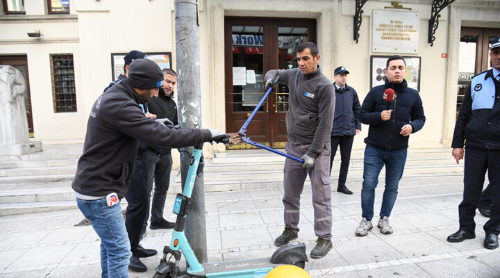 Kadıköy kaldırımları elektrikli scooter’lardan temizlendi