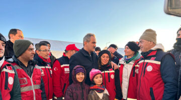 Bakan Özer: Okullar’ın 20 Şubat’a kadar uzatıldığını duyurdu